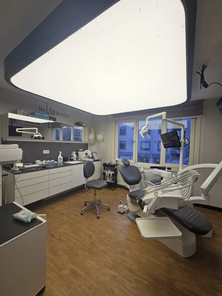 Modern diş ünitesi bulunan tedavi odası, Caddebostan Kadıköy diş kliniği
