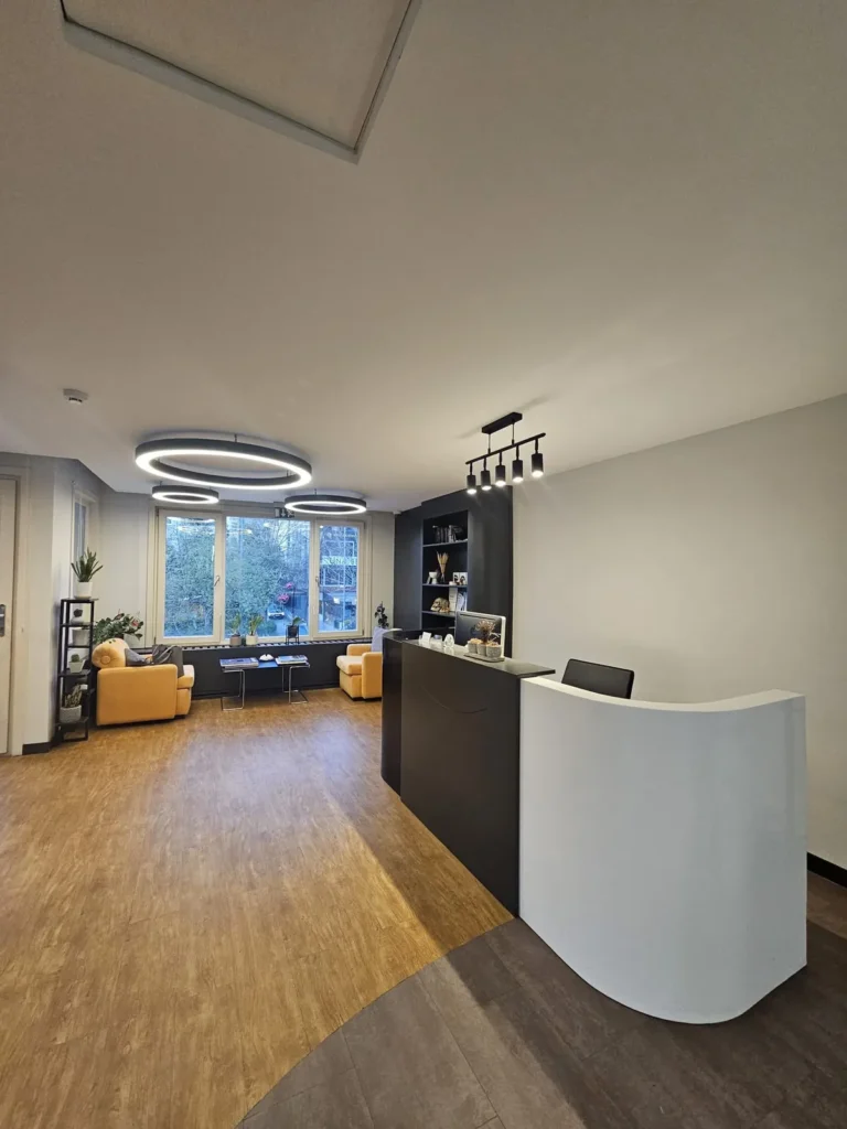 Dr. Dt. Zeynep Çiğdem Kılınç diş kliniği resepsiyon alanı, Caddebostan Kadıköy